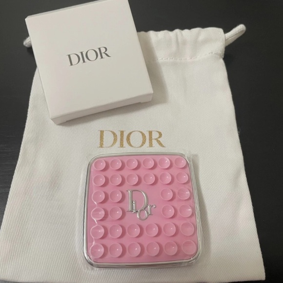 New in Box -  Octobuddy Pink Phone Accessory - Limited Edition - Picture 1 of 10